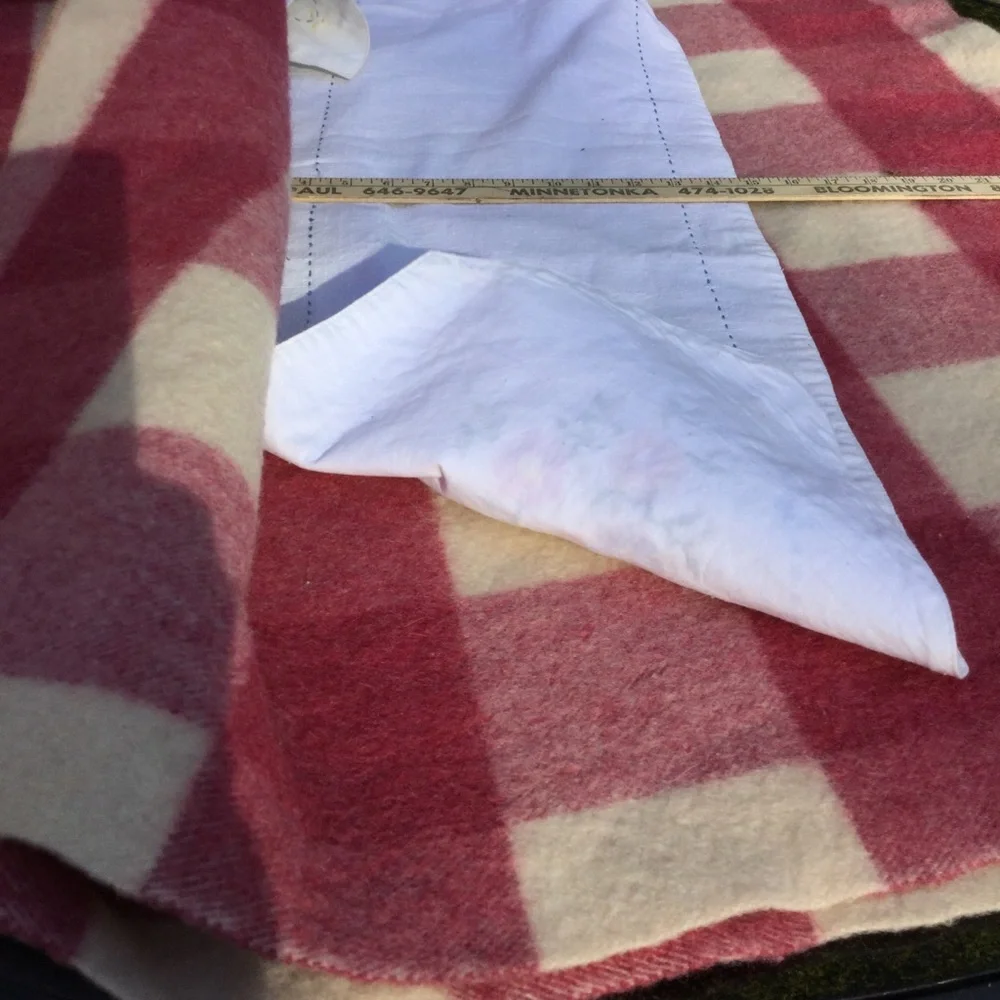 🦋 FLORAL TABLERUNNER w/BEAUTIFUL BUTTERFLIES